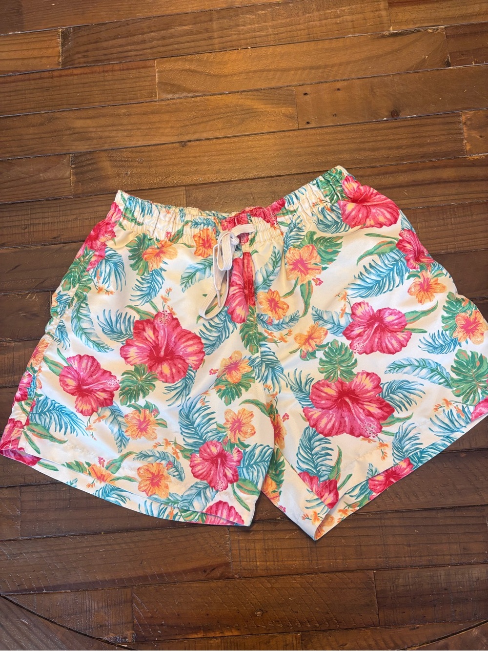 chubbies Swim Trunks with Pink & Green Tropical Floral Print Medium 5" inseam